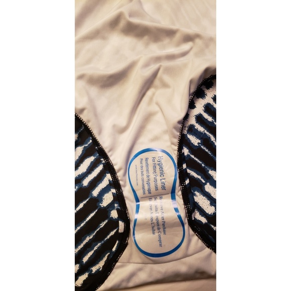 Calvin Klein Printed One-Piece swim suit 🆕 - Picture 6 of 8